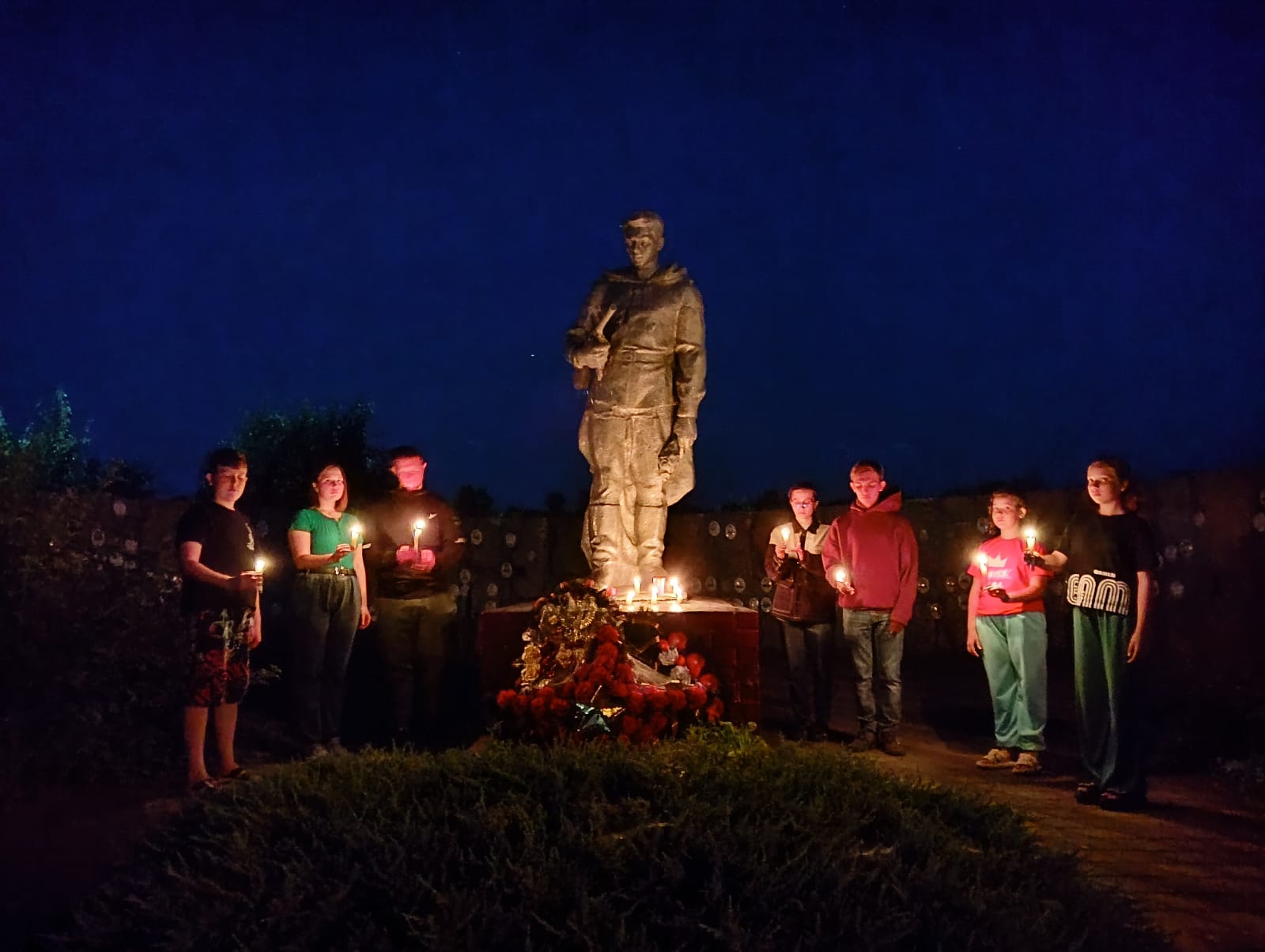 В ночь с 21 по 22 июня в память о начале страшного военного конфликта в многовековой истории России на территории Русскохаланского сельского поселения прошла акция &quot;Свеча памяти&quot;.