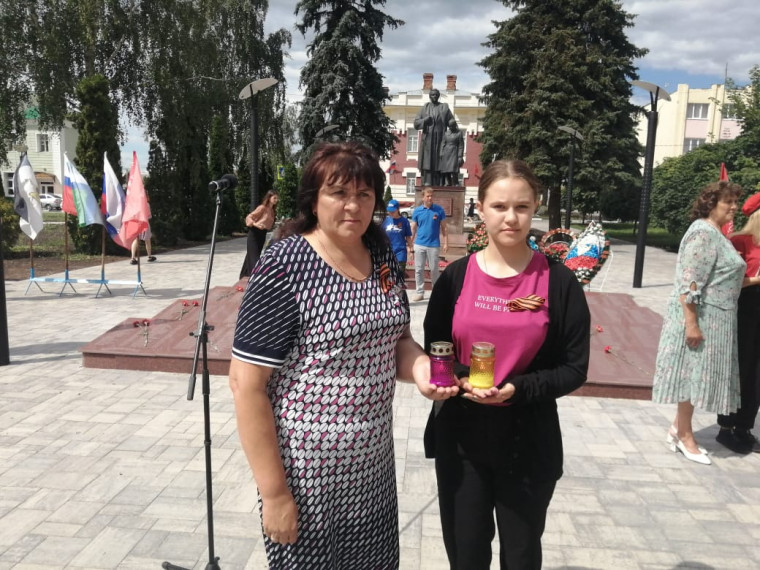 В рамках проведения акции «Огонь Памяти» администрация Русскохаланского сельского поселения приняла участие в торжественной передачи частицы Вечного огня в Сквере Памяти у Памятника Скорбящей матери.. В рамках проведения акции «Огонь Памяти» администрация Русскохаланского сельского поселения приняла участие в торжественной передачи частицы Вечного огня в Сквере Памяти у Памятника Скорбящей матери..